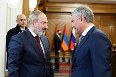После проблем с коньяком армян ожидают серьезные трудности с правами. Россия усиливает давление.